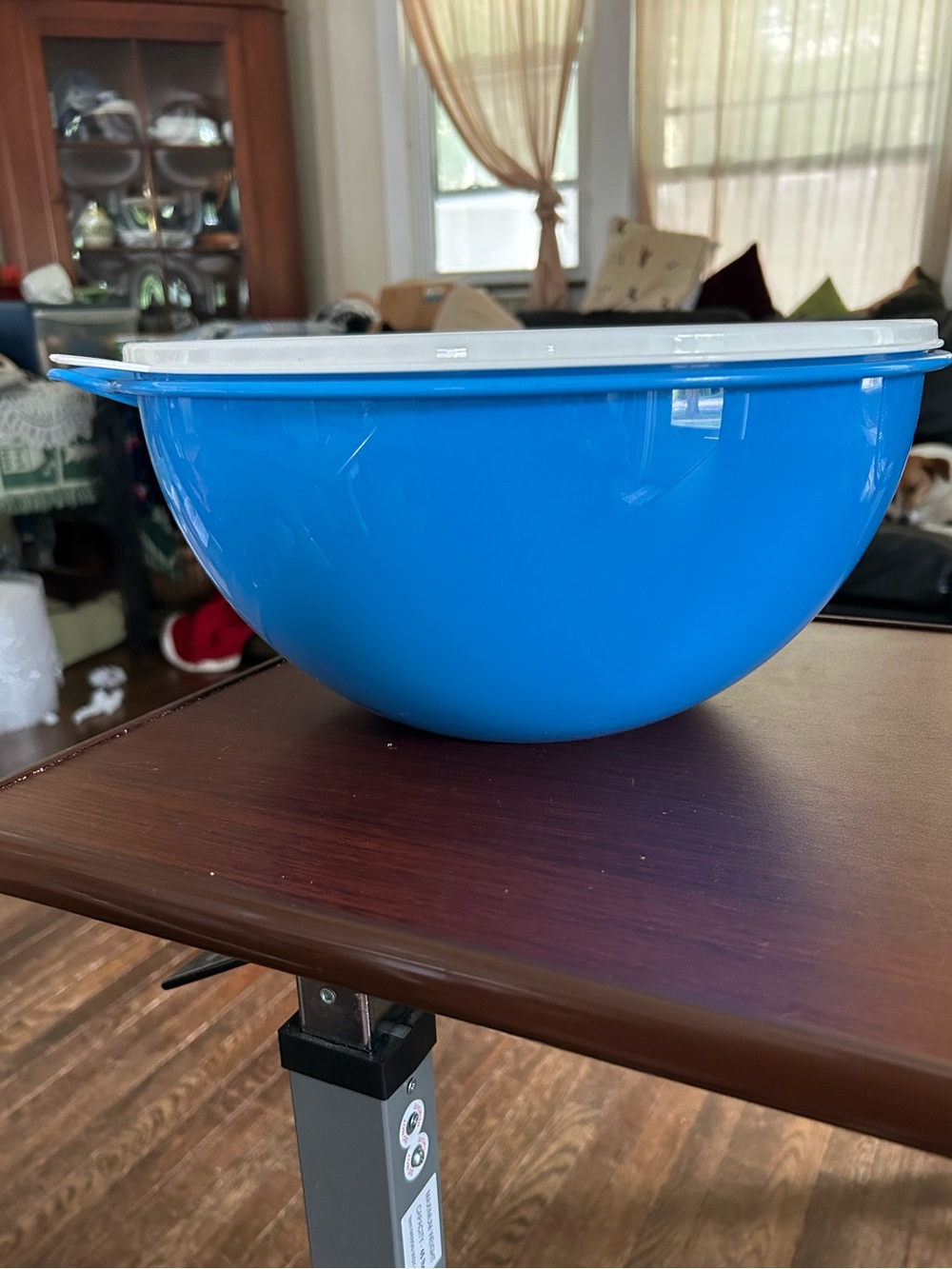 Tupperware bright blue bowl with white lid, 32 cup, Takesa Bowl. Very useful.